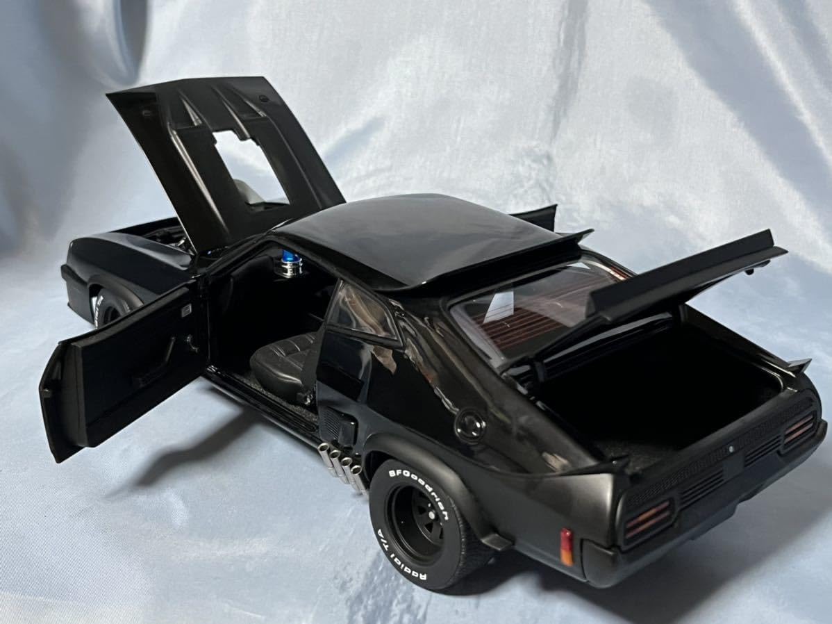 1/18 オートアート XBファルコン ブラックインターセプター マッド